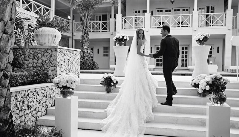 Jennifer Hawkins dan Jake Wall melangsungkan pernikahan mereka di sebuah villa mewah ( doc: facebook ) Jennifer Hawkins dan Jake Wall melangsungkan pernikahan mereka di sebuah villa mewah ( doc: facebook )