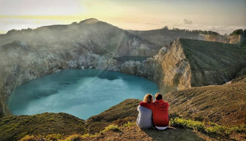Danau Kelimutu, Flores, Nusa Tenggara Timur. Danau Kelimutu, Flores, Nusa Tenggara Timur.