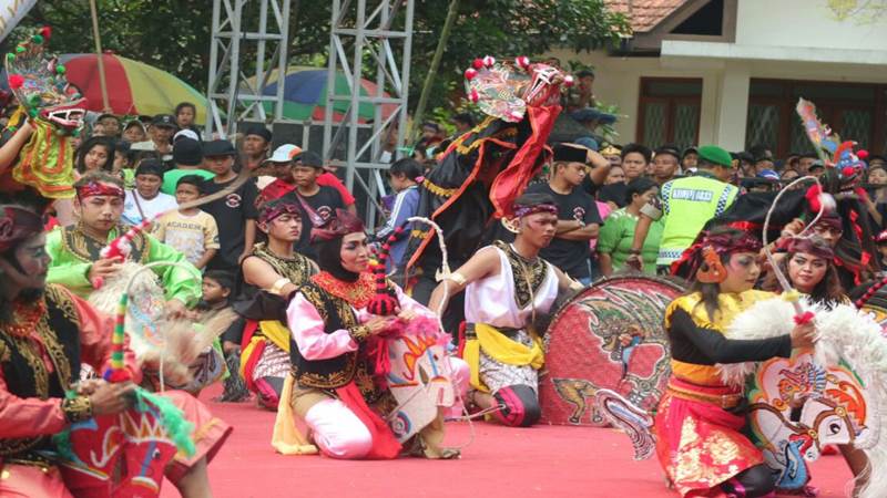 tari kuda lumping