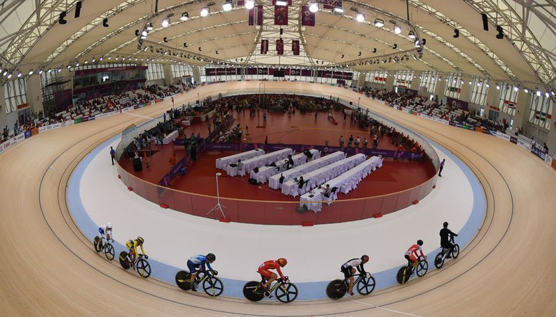 Atlet balap sepeda beradu cepat pada kategori Kierin Putri Balap Sepeda Track di Velodrome Rawamangun, Jakarta, Selasa (28/8/2018). (ANTARA FOTO/INASGOG/Mohammad Ayudha) (ANTARA FOTO/INASGOG/Mohammad Ayudha) Atlet balap sepeda beradu cepat pada kategori Kierin Putri Balap Sepeda Track di Velodrome Rawamangun, Jakarta, Selasa (28/8/2018). (ANTARA FOTO/INASGOG/Mohammad Ayudha) (ANTARA FOTO/INASGOG/Mohammad Ayudha)