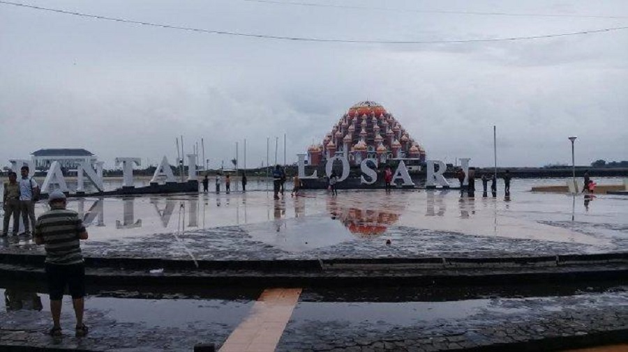 Toilet tak manusiawi di Anjungan Pantai Losari akan direnovasi menjadi toilet dengan konsep. (Foto: Tribunnews) Toilet tak manusiawi di Anjungan Pantai Losari akan direnovasi menjadi toilet dengan konsep. (Foto: Tribunnews)