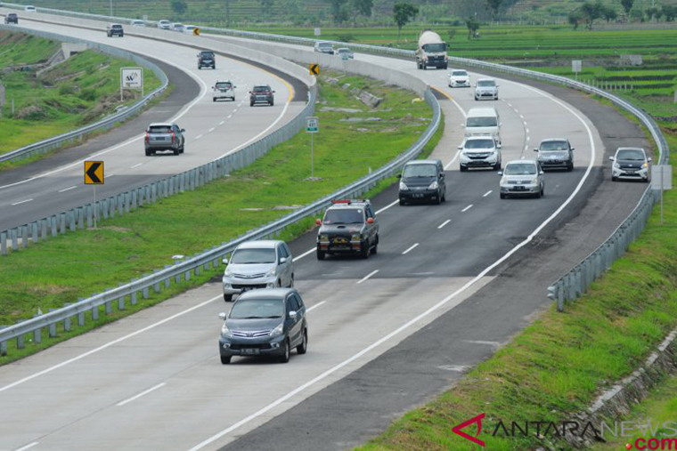 Tol Trans Jawa (Sumber foto: Antaranews.com) Tol Trans Jawa (Sumber foto: Antaranews.com)