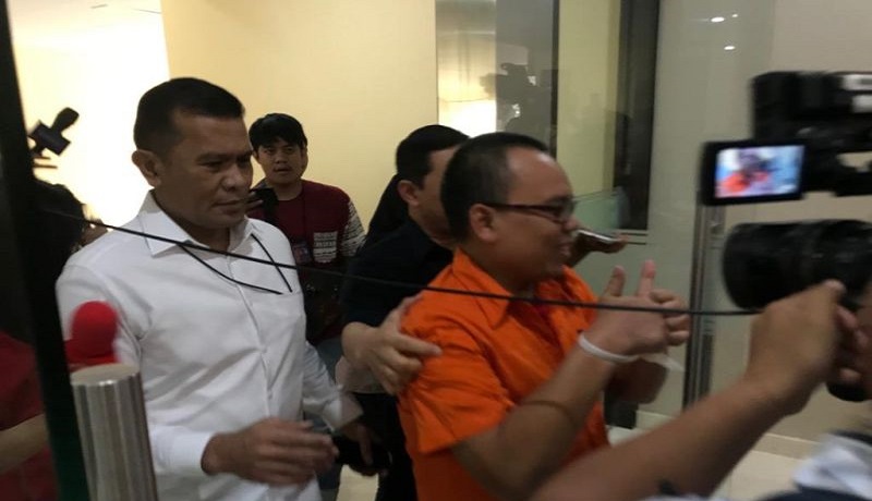 Mustofa Nahrawardaya saat menjalani pemeriksaan di Polda Metro Jaya. (ist) Mustofa Nahrawardaya saat menjalani pemeriksaan di Polda Metro Jaya. (ist)