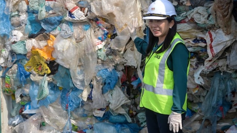 Pemerintah Malaysia bersikap tegas, akan mengembalikan sampah yang diimpor dari negara lain (foto: malaymail.com) Pemerintah Malaysia bersikap tegas, akan mengembalikan sampah yang diimpor dari negara lain (foto: malaymail.com)