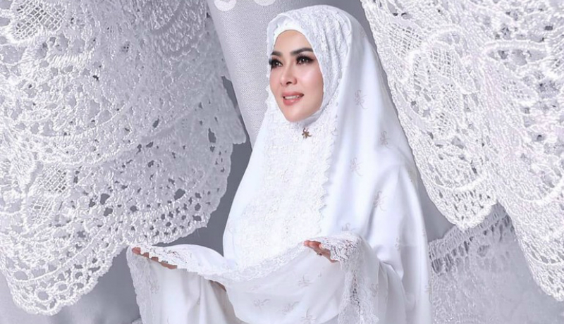 Mukena Syahrini kena senggol Twit Ditjen Pajak (Foto : Istimewa) Mukena Syahrini kena senggol Twit Ditjen Pajak (Foto : Istimewa)