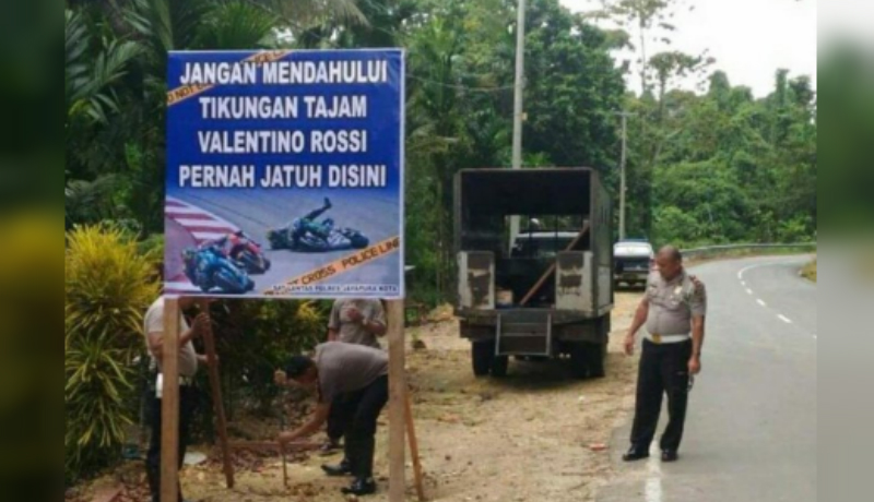 Spanduk kocak mudik 2019 buatan polisi bikin netizen ngakak hard (Foto : Istimewa) Spanduk kocak mudik 2019 buatan polisi bikin netizen ngakak hard (Foto : Istimewa)