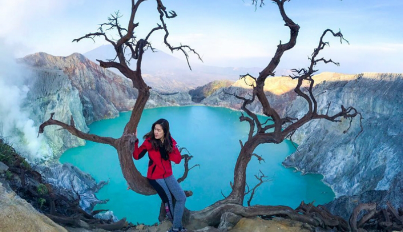 Ingin ke Kawah Ijen, Selebgram ini malah ke Kawah Bromo! Makanya baca GenPI.co dong, sis (Foto : Istimewa) Ingin ke Kawah Ijen, Selebgram ini malah ke Kawah Bromo! Makanya baca GenPI.co dong, sis (Foto : Istimewa)