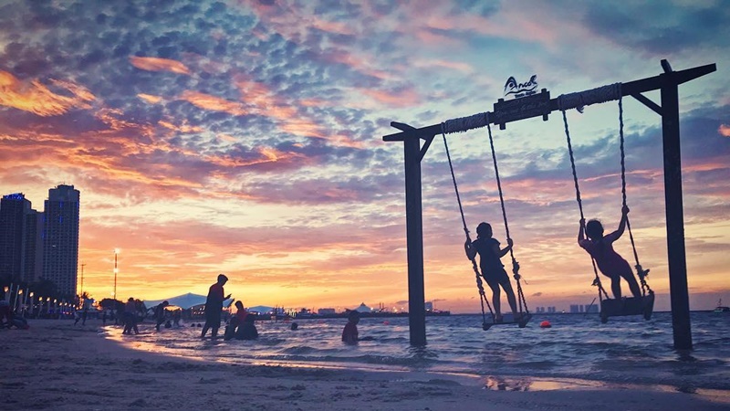 Ayunan di Pantai Lagoon yang Instagramable (foto: Taman Impian Jaya Ancol) Ayunan di Pantai Lagoon yang Instagramable (foto: Taman Impian Jaya Ancol)