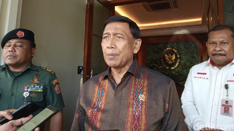 Menteri Politik, Hukum dan Keamanan Wiranto mendukung rencana pertemuan Presiden Joko Widodo dengan Prabowo Subianto. (Foto: detik.com) Menteri Politik, Hukum dan Keamanan Wiranto mendukung rencana pertemuan Presiden Joko Widodo dengan Prabowo Subianto. (Foto: detik.com)