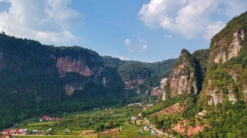 Lembah Harau, Sumatera Barat, sering dikira alam Eropa atau Amerika Serikat (Foto : Istimewa) Lembah Harau, Sumatera Barat, sering dikira alam Eropa atau Amerika Serikat (Foto : Istimewa)