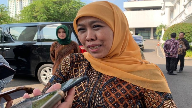 Gubernur Jawa Timur Khofifah Indar Parawansa terus memantau perkembangan kesehatan Wali Kota Surabaya Tri Rismaharini (foto: Antara) Gubernur Jawa Timur Khofifah Indar Parawansa terus memantau perkembangan kesehatan Wali Kota Surabaya Tri Rismaharini (foto: Antara)