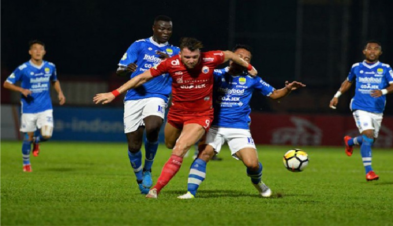 Duel pemain Persija VS Persib di Stadion Utama Gelora Bung Karno. (ist) Duel pemain Persija VS Persib di Stadion Utama Gelora Bung Karno. (ist)