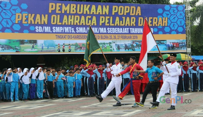 Pembukaan Pekan Olahraga Pelajar Daerah di Alun-alun Kabupaten Blora, Jawa Tengah. Pembukaan Pekan Olahraga Pelajar Daerah di Alun-alun Kabupaten Blora, Jawa Tengah.