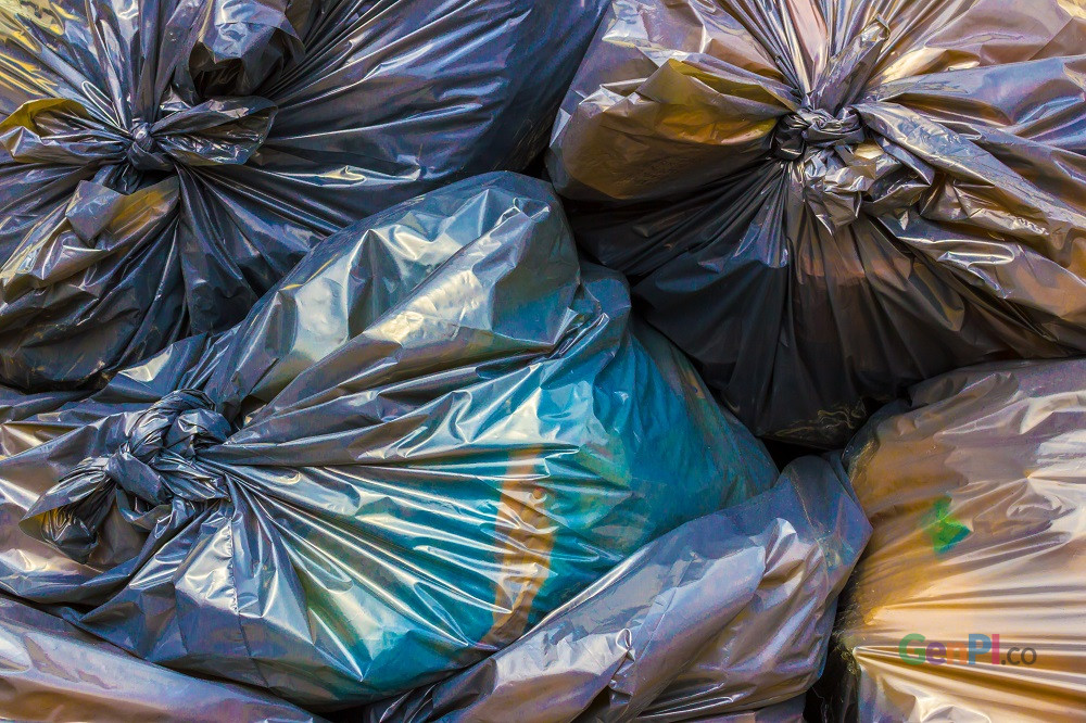 Sampah plastik merupakan momok bagi lingkungan. Sampah plastik merupakan momok bagi lingkungan.