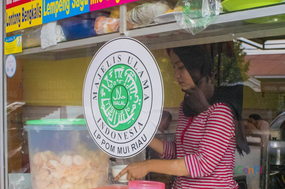 Kedai Makanan dan Minuman Ramah Muslim berertifikasi Halal MUI, di Pekanbaru Riau (Foto: Heru Maindikali).. Kedai Makanan dan Minuman Ramah Muslim berertifikasi Halal MUI, di Pekanbaru Riau (Foto: Heru Maindikali)..