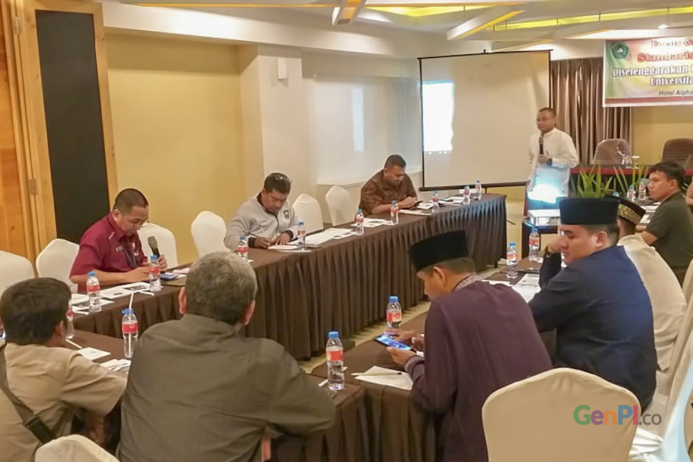 Tim riset Unilak ketika menggelar FGD Standarisasi Wisata Halal di Pekanbaru (Foto: Heru Maindikali) Tim riset Unilak ketika menggelar FGD Standarisasi Wisata Halal di Pekanbaru (Foto: Heru Maindikali)