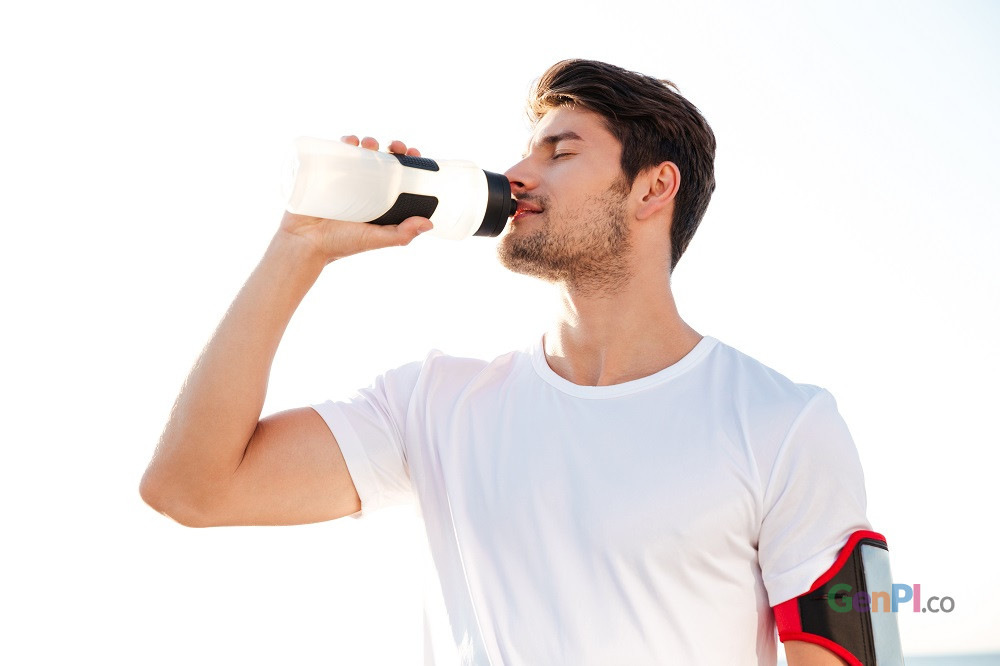 Jangan buru-buru minum air kalau sudah tak bisa menahan rasa haus saat puasa. Jangan buru-buru minum air kalau sudah tak bisa menahan rasa haus saat puasa.