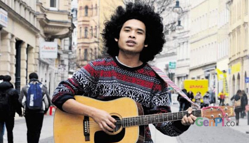 Penyanyi musik reggae asal Lombok, Raga Fullmoon Penyanyi musik reggae asal Lombok, Raga Fullmoon