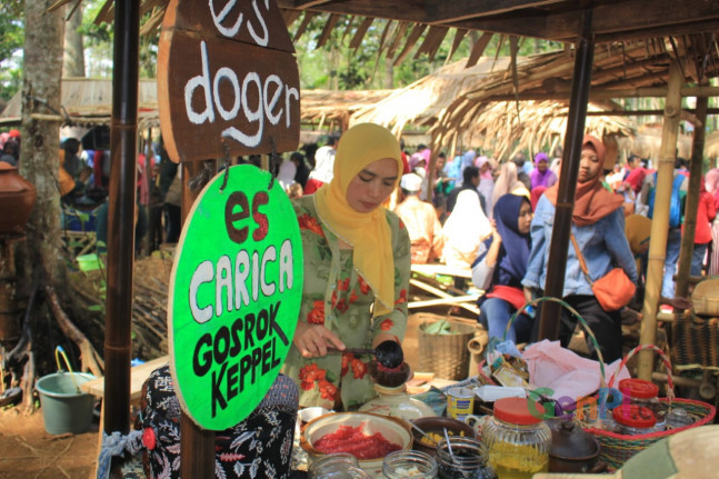 Salah satu lapak kuluner di Pasar Kumandang. (Foto: Dok GenAsri) Salah satu lapak kuluner di Pasar Kumandang. (Foto: Dok GenAsri)