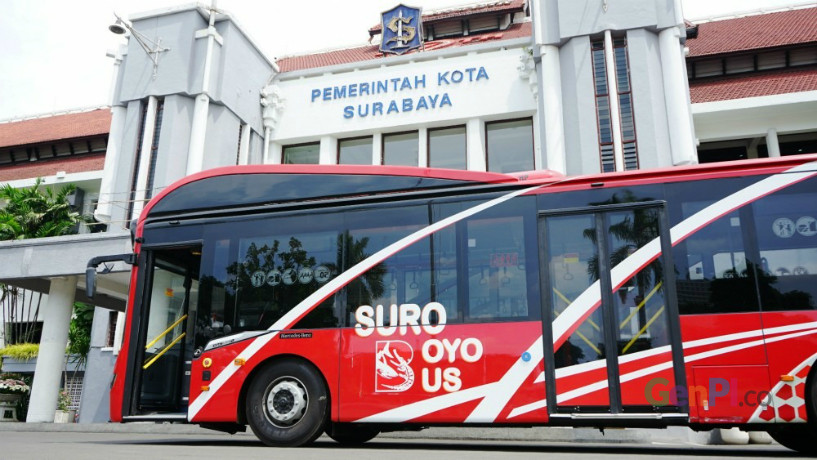 Suroboyo Bus di Surabaya, bayarnya pakai botol bekas (Foto : Istimewa) Suroboyo Bus di Surabaya, bayarnya pakai botol bekas (Foto : Istimewa)