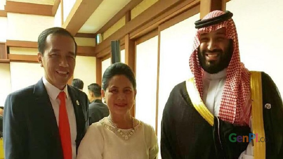 Jokowi dan putera mahkota Arab di KTT G20 (Foto: Muchlis Jr - Biro Pers Sekretariat Presiden) Jokowi dan putera mahkota Arab di KTT G20 (Foto: Muchlis Jr - Biro Pers Sekretariat Presiden)
