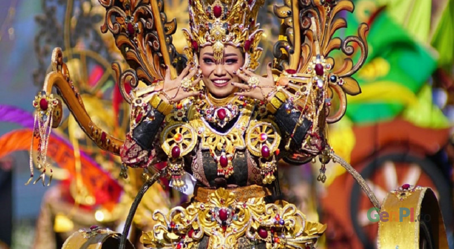 Banyuwangi Etno Carnival (Foto: Rizal Kris/GenPI.co) Banyuwangi Etno Carnival (Foto: Rizal Kris/GenPI.co)