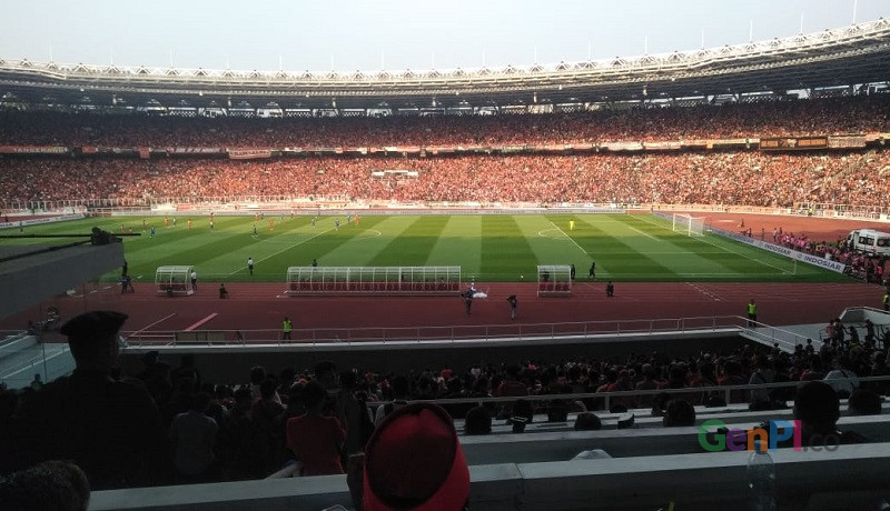 Babak pertama Persija VS Persib berjalan sengit di Stadion Gelora Bung Karno. Foto: Inong Sapta/GenPI.co Babak pertama Persija VS Persib berjalan sengit di Stadion Gelora Bung Karno. Foto: Inong Sapta/GenPI.co
