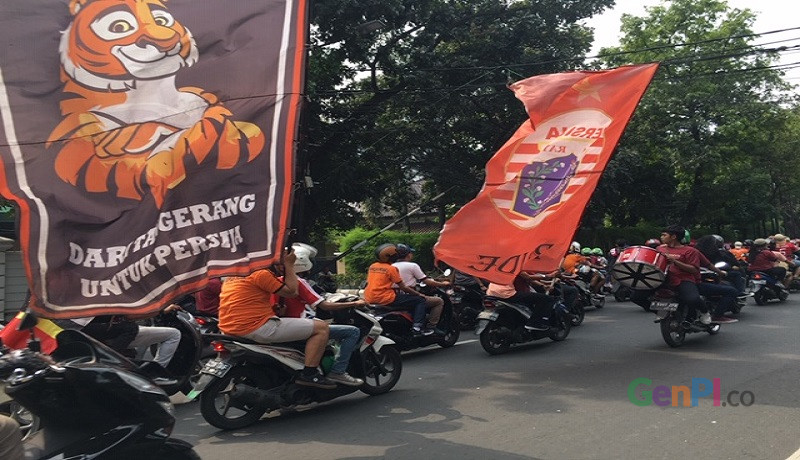 Ribuan suporter Persija, Jakmania siap penuhi GBK. (Foto: Inong Sapta) Ribuan suporter Persija, Jakmania siap penuhi GBK. (Foto: Inong Sapta)