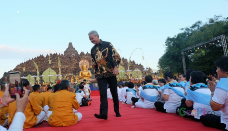 Ganjar Pranowo janji ke umat Budha bakal bikin tenang ibadah di Borobudur Ganjar Pranowo janji ke umat Budha bakal bikin tenang ibadah di Borobudur