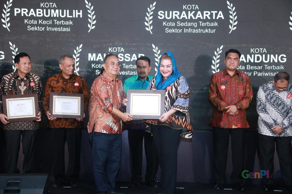 Wakil Wali Kota Semarang Hevearita Gunaryanti Rahayu saat menerima penghargaan IAI Award 2019. Wakil Wali Kota Semarang Hevearita Gunaryanti Rahayu saat menerima penghargaan IAI Award 2019.